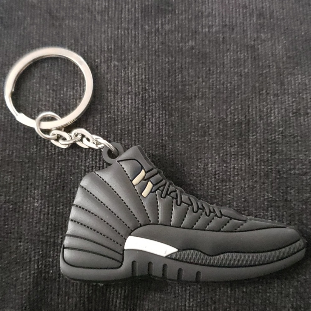 🔥Jordan 12's (blk/blk w white strip) Keychain🔥
